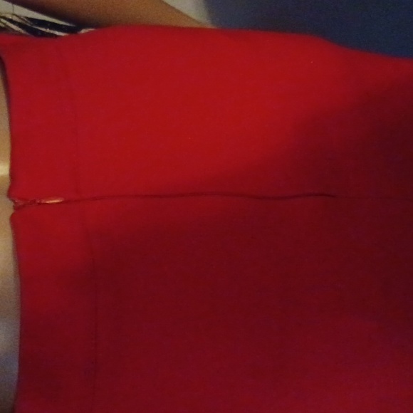 Skirt w/ button detail - Picture 4 of 7